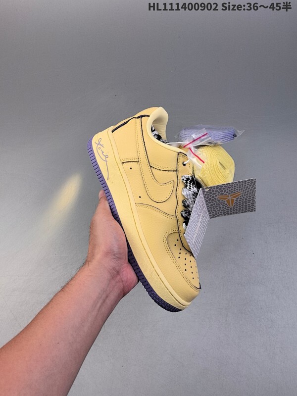 公司级✅耐克Nike AIR FORCE 1‘07 空军一号低帮百搭休闲运动板鞋。科比柔软、弹性十足的缓震性能和出色的中底设计