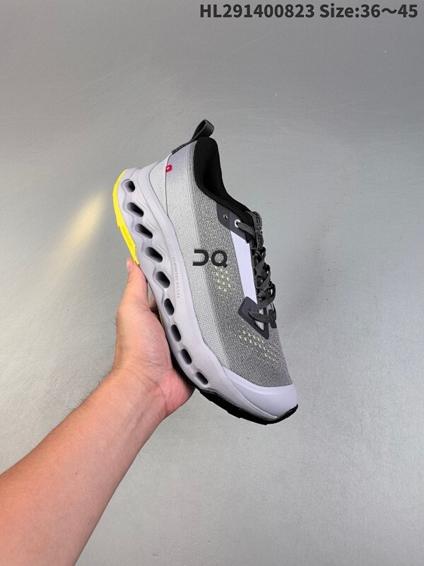 On昂跑 全新综合体能训练运动鞋Cloudsurfer Trail 2舒适乐趣跑，缓震、轻量 On昂跑 Cloudsurfer上演中底“变形计” ，打破传统格局缔造柔软脚感。