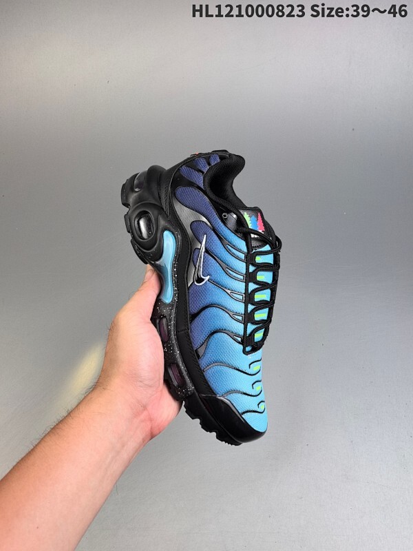 集合一  ✅耐克 Nike Air Max Plus是Nike旗下另类鞋款的代表，TN 它诞生于1996年，是第一款使用TunedAir气垫的跑鞋