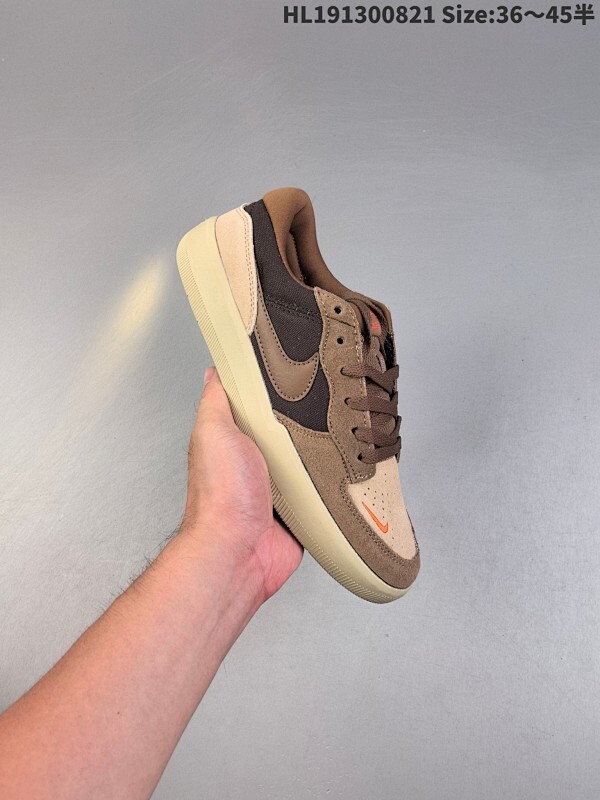 耐克Nike SB Force 58是一款将前沿创新带入街头的单品，它具有硫化杯底，具有出色的耐用性和灵活性