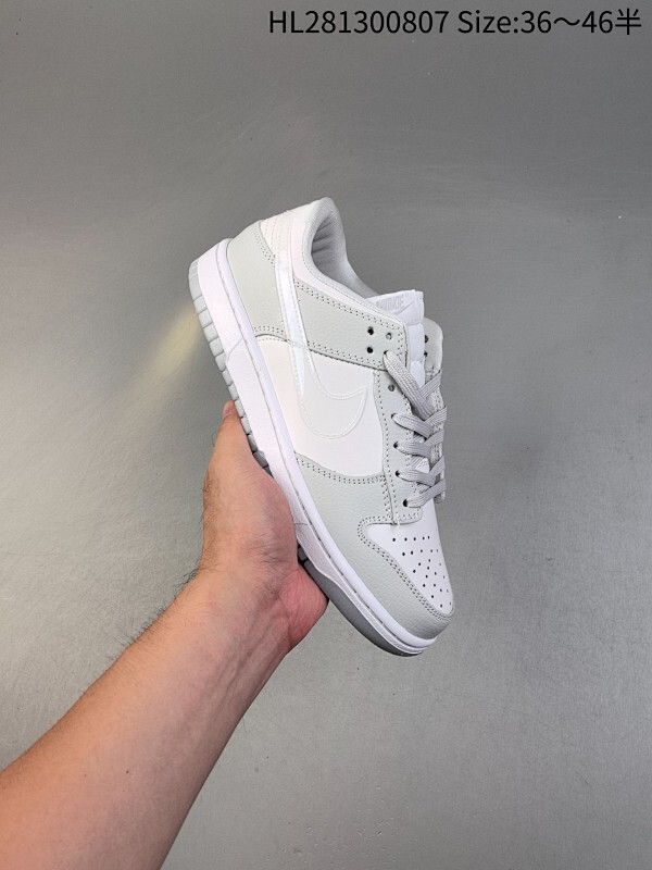 耐克Nike SB Dunk Low Pro 复古低帮休闲运动滑板板鞋。采用脚感柔软舒适ZoomAir气垫