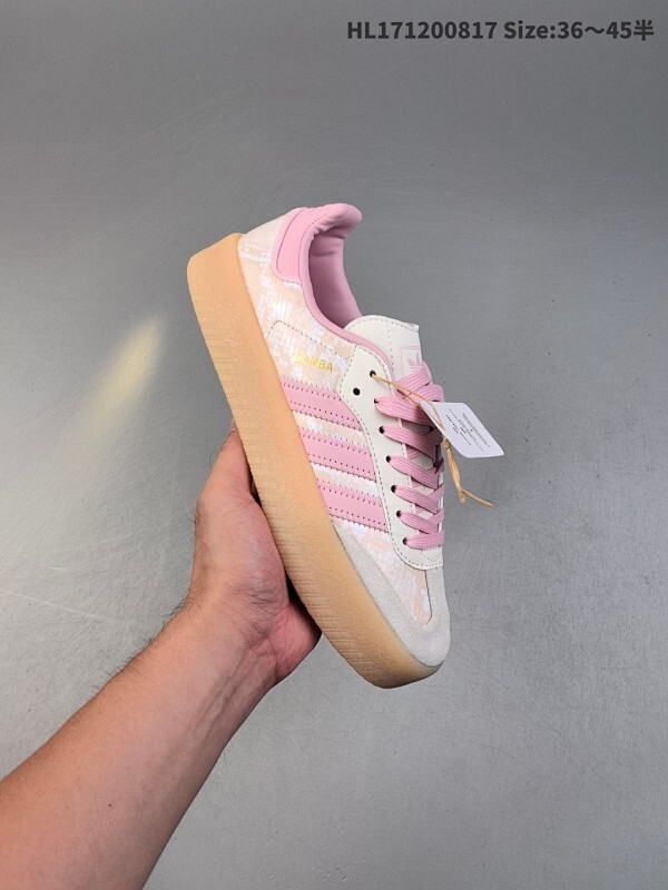 Adidas三叶草SAMBA VALENTNE 厚底休闲板鞋 实拍首发  该鞋款鞋面采用多种材料拼接(缝/车线)