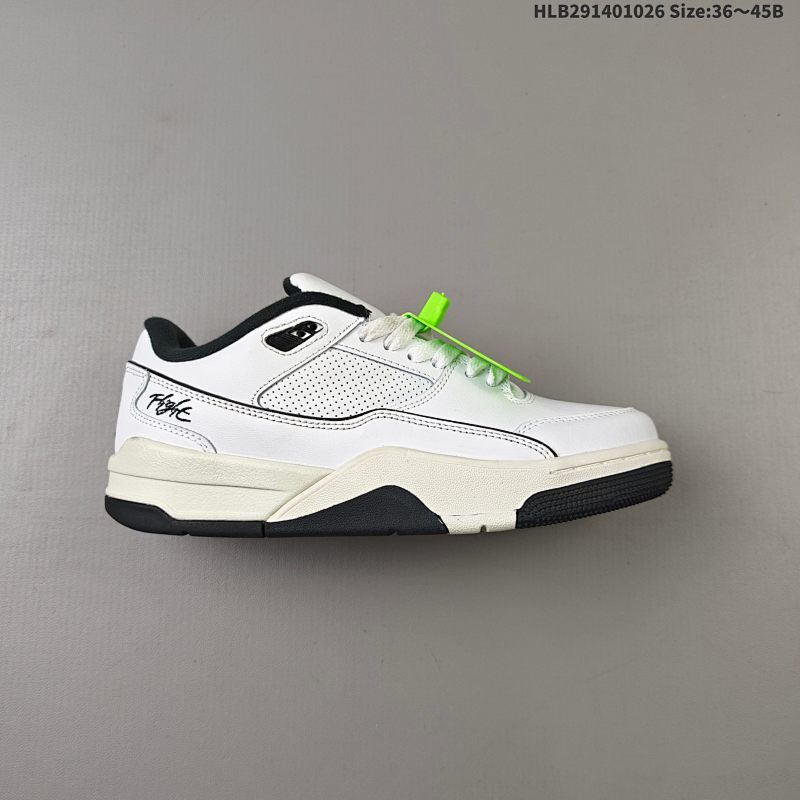 140 Air Jordan 4 Retro Flight Court 低帮 黑色 AJ4 乔丹4代 aj4 乔4 低邦 黑色 乔丹篮球鞋系列 鞋身整体以黑色磨砂打造，搭配侧身黑色皮革框架，鞋舌及后跟