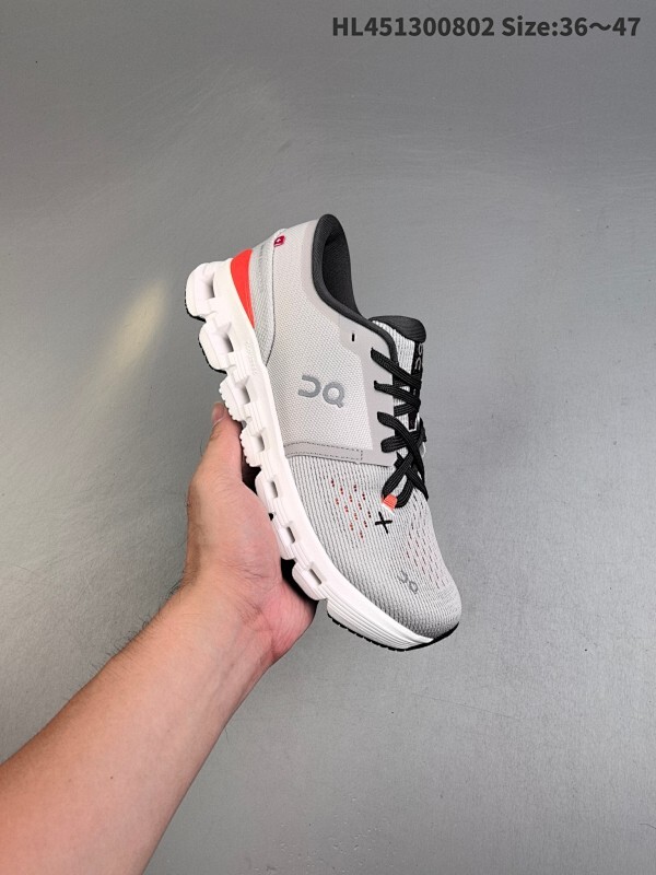 公司级✅On 昂跑 CLOUD X 4 AD 运动鞋 白色REVOLVE小众新款 多样训练•X形速度板 •柔软透气 •稳定支撑