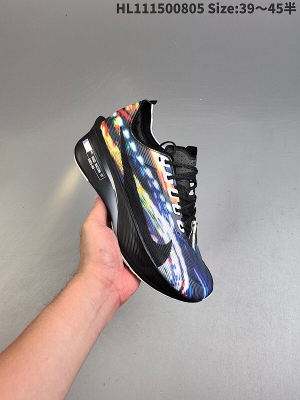 公司级✅新品发布 Nike Air Zoom Alphafly NEXT%3 PROTO整体采用前作的设计语言，并且对后者的细节进行升级，马拉松和长距离路跑的性能极限设计而生。