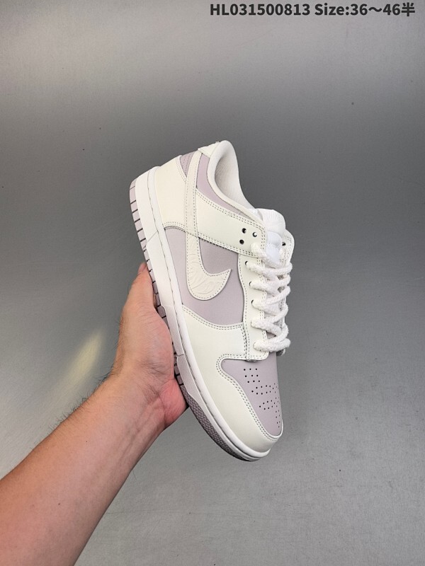 集合  NIKE SB DUNK LOW PRO Dunk SB顾名思义，具有经典的Dunk血缘，又注入了更多的时尚元素。相较于普通的Dunk滑板鞋