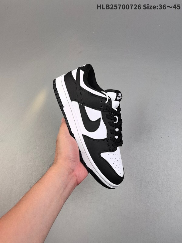 耐克 Nike sb Dunk Low Retro 运动鞋复古板鞋 双鞋带 解构绑带，作为 80 年代经典篮球鞋款