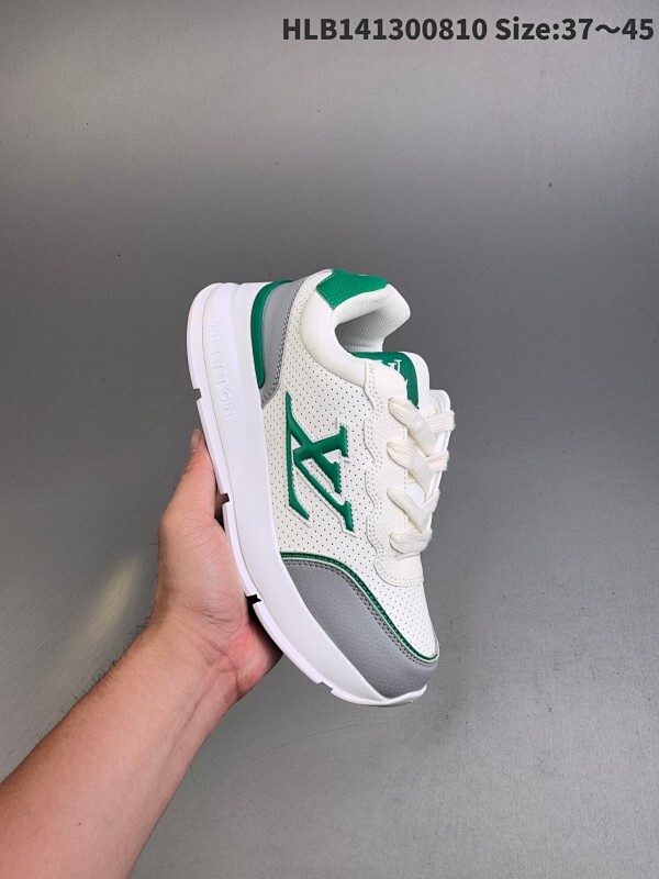 集合 Louis Vuitton Trainer Sneaker Low 全新 LV 路易威登 休闲运动文化百搭板鞋 ！