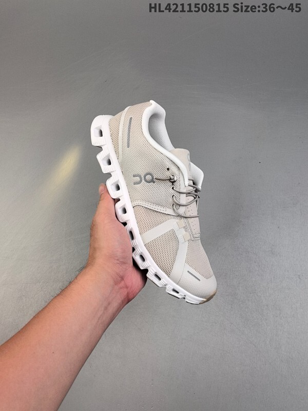 Cloud X 全新综合体能训练运动鞋Cloud X 舒适乐趣跑，缓震、轻量 On昂跑