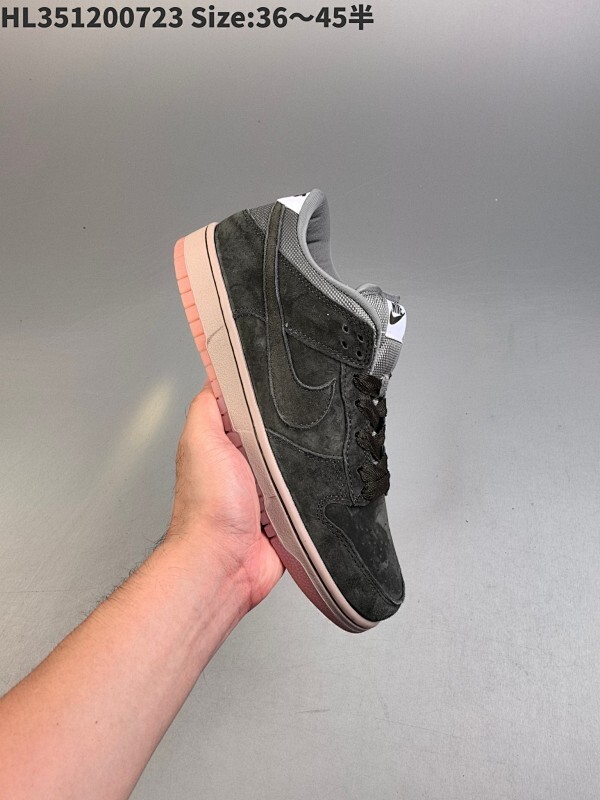 NIKE DUNK SB LOW 定制dunk 定制Dunk SB顾名思义，具有经典的Dunk血缘，又注入了更多的时尚元素。相较于普通的Dunk滑板鞋