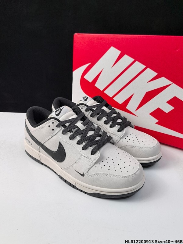 Nike Dunk Low 破晓初灰 sb解构 当杏仁白裹住天光初绽的蓝，演绎晨曦初绽的优雅步履