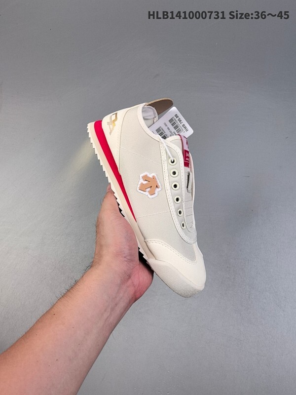 集合特价 DESCENTE CHRON 迪桑特复古运动一脚蹬帆布鞋 透气休闲鞋 轻松方便的一脚蹬设计