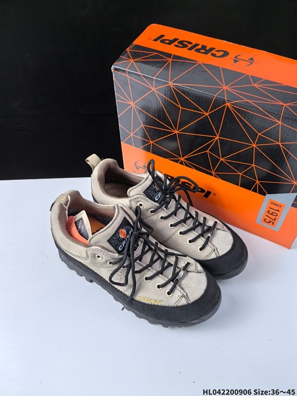 CRISPI Monaco GTX 登山 耐磨防水 中帮 户外功能鞋 CRISPI是一款登山鞋品牌，公司依靠的是对于制鞋与传统工艺从未抹灭的热情与热爱