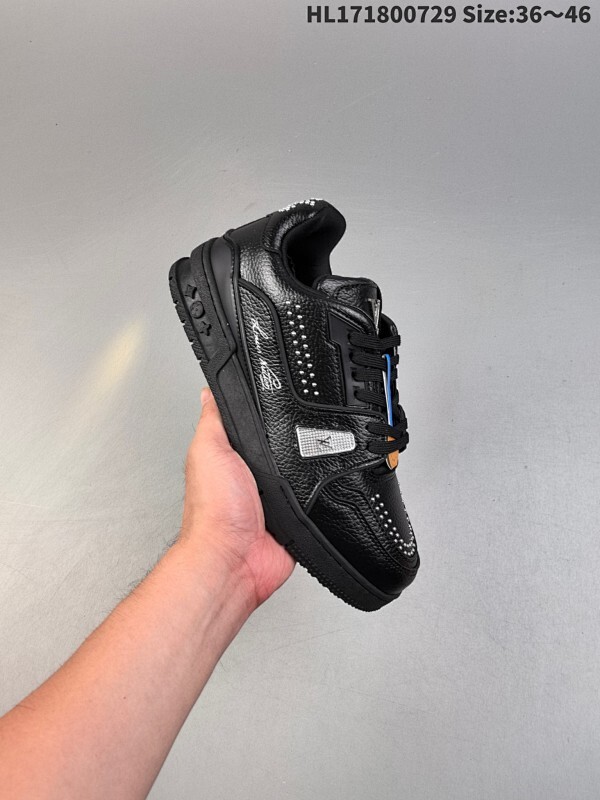 真标✅Louis Vuitton Trainer Sneaker Low 全新 LV 路易威登 休闲运动文化百搭板鞋 ！