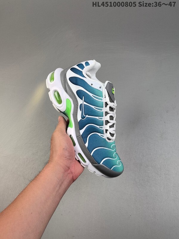 Nike/耐克 原楦原纸版数据开发，采用热熔处理工艺织物鞋面材质，前后高弹PU缓震中底组合Air气垫装置