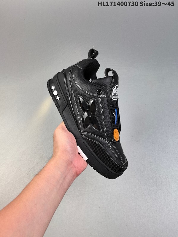 ✅全新Louis Vuitton Trainer Sneaker Low 全新 LV 路易威登 休闲运动文化百搭板鞋 ！