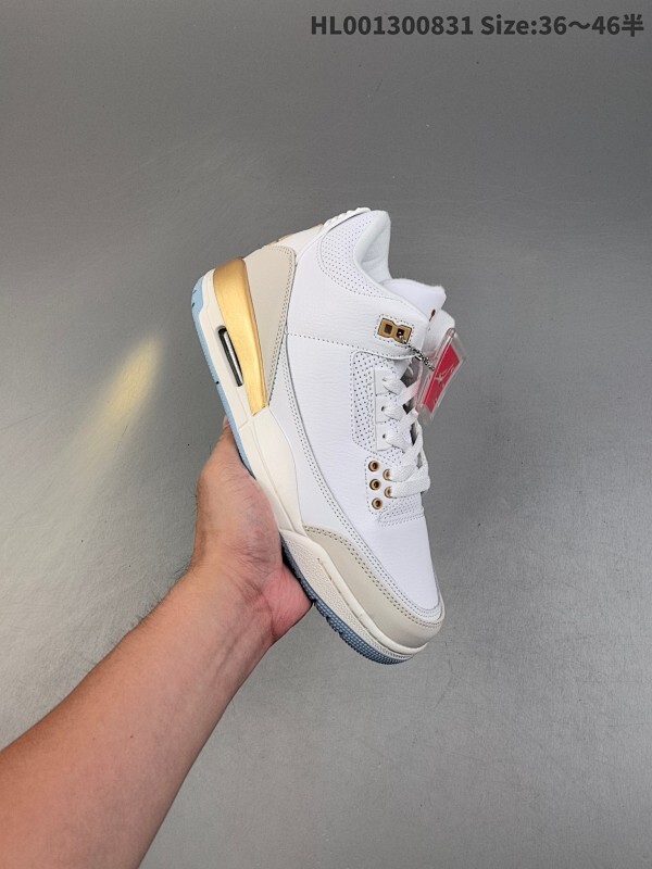 真标带半码 Air Jordan 3 Retro 米白金 AJ3 乔丹3代 aj3 乔3 白金色 乔丹篮球鞋系列 鞋身整体以皮革材质打造，配色方面以白色为底色