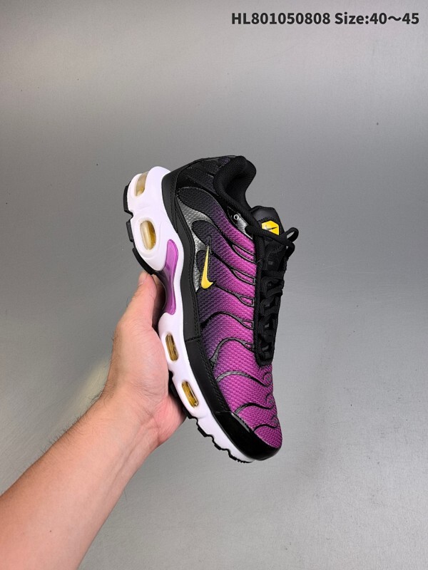 集合 耐克 Nike Air Max Plus是Nike旗下另类鞋款的代表，TN 它诞生于1996年，是第一款使用TunedAir气垫的跑鞋