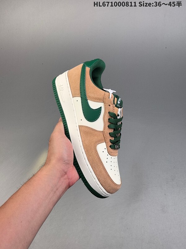 集合 真标✅耐克Nike AIR FORCE 1’07空军一号低帮百搭休闲运动板鞋。柔软、弹性十足的缓震性能和出色的中底设计