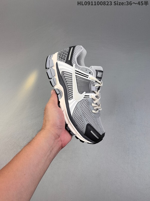 集合  ✅耐克Nike Zoom Vomero 5 马拉松复古跑五代休闲运动慢跑鞋 采用环保纤维革饰片组合网眼布鞋面材质