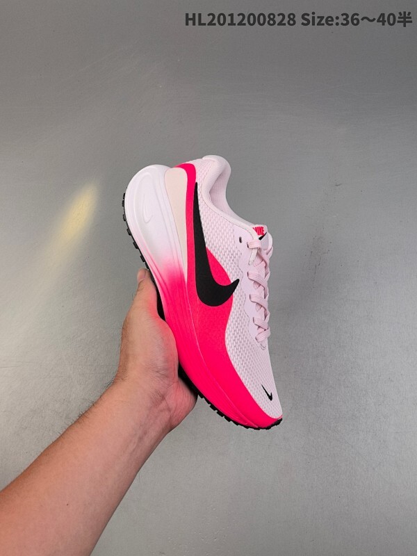 Nike REVOLUTION 8 耐克 透气 低帮 跑步鞋 兼顾迅疾外观和稳固脚感后跟覆面和中足动态支撑巧妙融合 缔造稳定顺畅的迈步体验