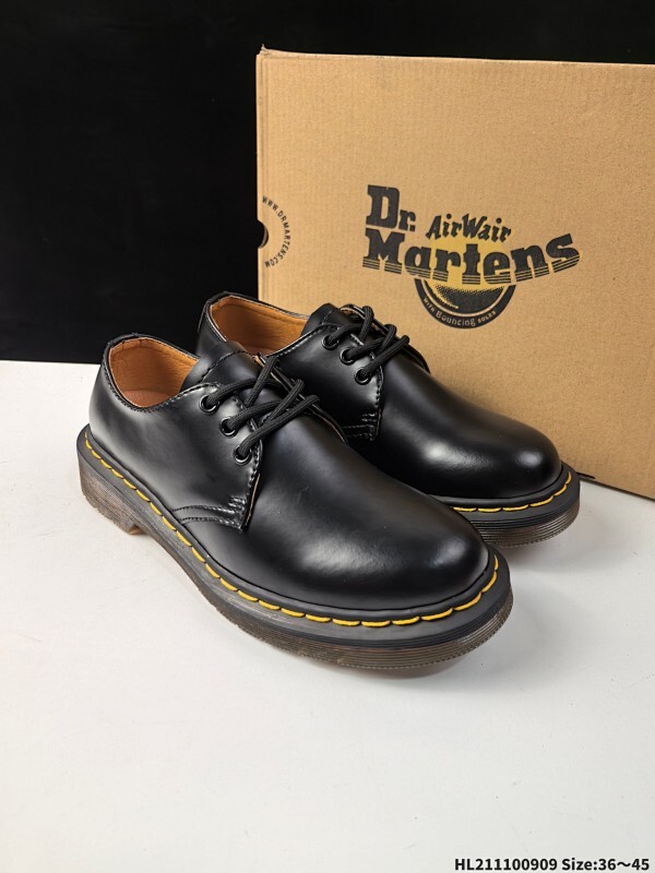 Dr.martens/马汀博士 采用超软粒面牛剖皮打造鞋面材质，厚实耐磨PVC透明水晶橡胶大底(跟高5.5cm,
