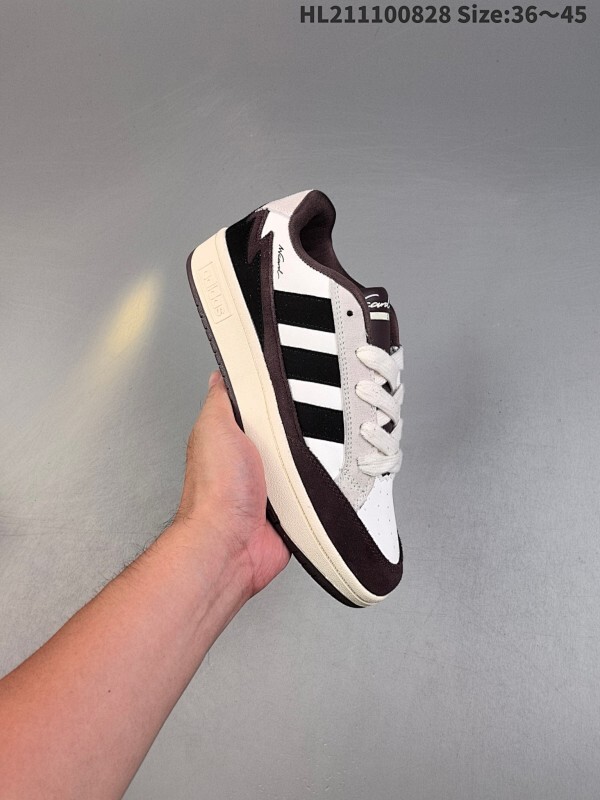 阿迪达斯Adidas WCARD ADV学院系列 经典复古低帮百搭休闲运动板鞋 网球运动休闲鞋。这款adidas Card低帮经典运动鞋