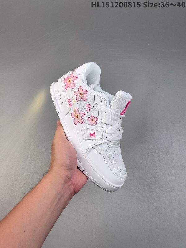 Louis Vuitton Trainer Sneaker Low 全新 LV 路易威登 休闲运动文化百搭板鞋 ！