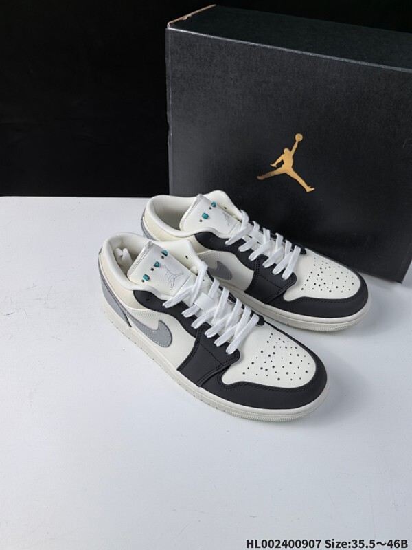 纯原版本 Air Jordan 1 Low "Soft Pearl" 低帮 白灰黑 AJ1 乔丹1代 aj1 乔1 低邦 白灰黑 乔丹篮球鞋系列 鞋身整体采用柔和的米白色皮革打造