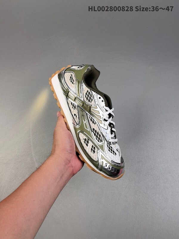 向品牌著名的「intrecciato」图样致敬！意大利奢侈品牌 Bottega Veneta Orbit 宝缇嘉 葆蝶家 低帮 泥土棕 轨道系列系带低邦透气舒适休闲运动鞋