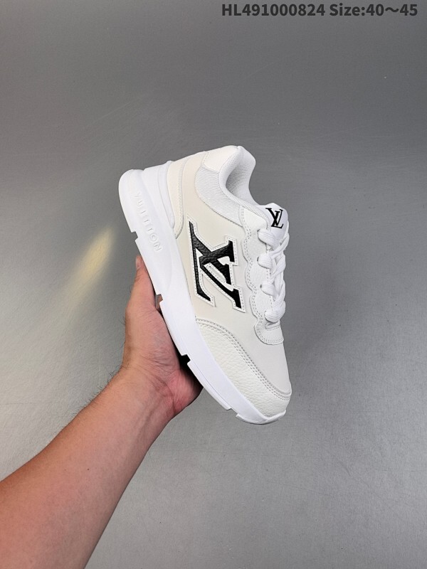 特价  Louis Vuitton  Classic LV路易威登板鞋 小白鞋系列  舒适轻泡大底和百搭性霸屏整个时尚娱乐圈