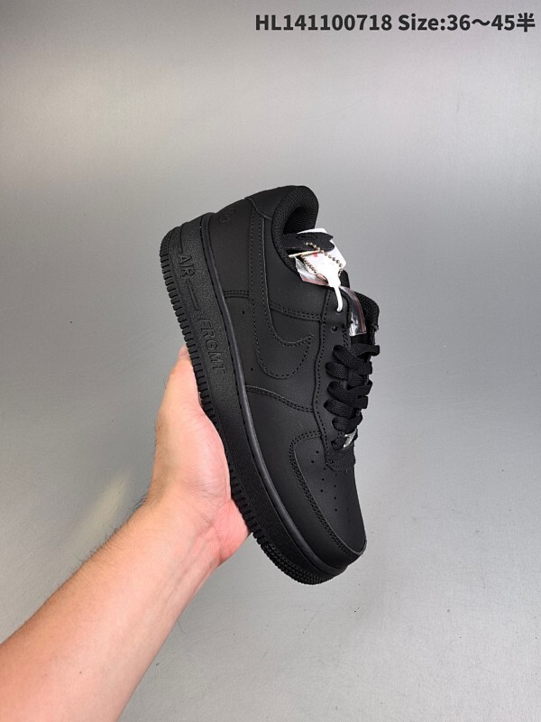 集合  耐克Nike Air Force 1 Low  空军一号低帮百搭休闲运动板鞋。柔软、弹性十足的缓震性能和出色的中底设计