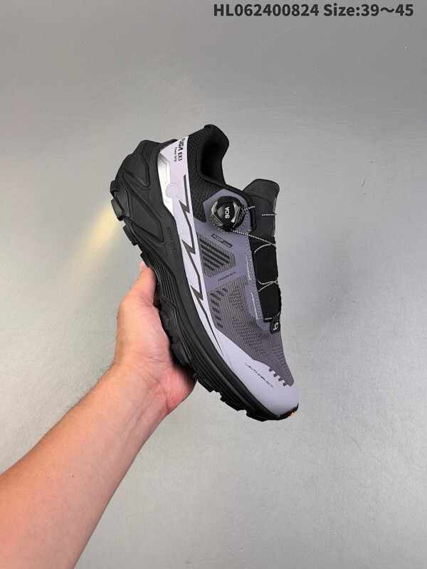 KAILAS FUGA DU BOA  凯乐石 大坡王越野机能跑鞋 鞋面主体部分采用网状薄翼材质中底是大坡王最具特色的山形结构