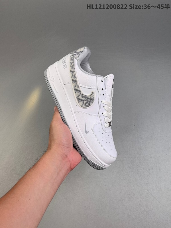 公司级✅耐克Nike Air Force 1“07空军一号低帮百搭休闲运动板鞋。柔软、弹性十足的缓震性能和出色的中底设计