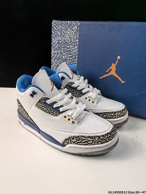 Air Jordan 3 Retro "True Blue" 真蓝 AJ3 乔丹3代 aj3 乔3 白蓝 乔丹篮球鞋系列 鞋身整体以皮革材质打造，