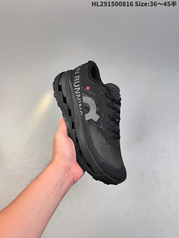 采用工程飞织网布组合再生聚酯纤维鞋面材质#搭载独家隐藏速度中板#镂空Cloudultra