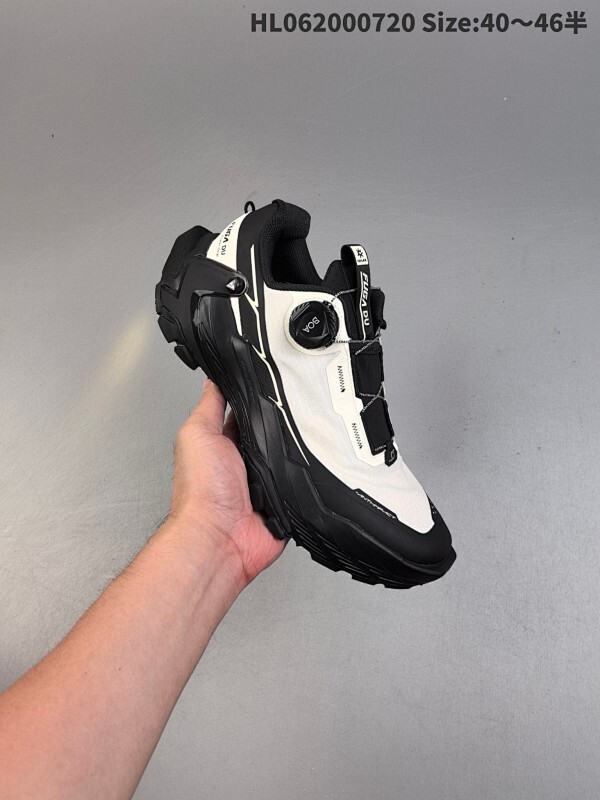 KAILAS FUGA DU BOA 凯乐石 大坡王越野机能跑鞋鞋面主体部分采用网状薄翼材质中底是大坡王最具特色的山形结构鞋带采用 BOA