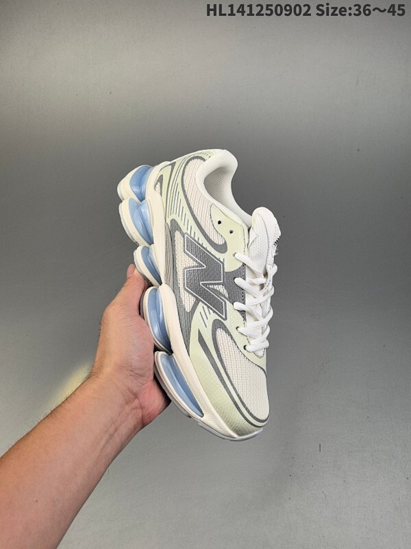 集合二 New Balance 新百伦 NB2000 网面休闲鞋  复古还要机能，NB官方重磅新品。一款融合复古设计与现代科技的跑鞋