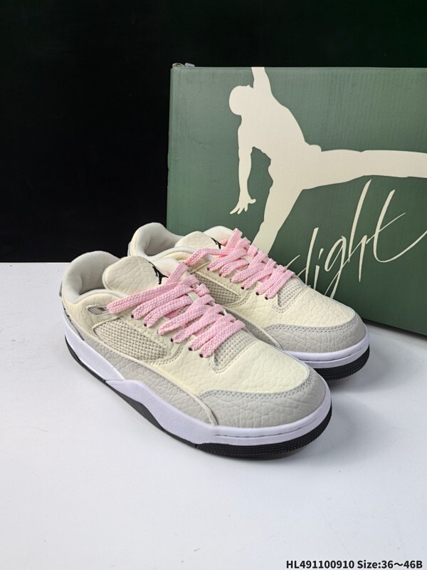 真标带半码 Air Jordan 4 Retro Flight Court 低帮 米粉黑 AJ4 乔丹4代 aj4 乔4 低邦 米粉黑 男女同款 乔丹篮球鞋系列 鞋款整体以米白色皮革打造