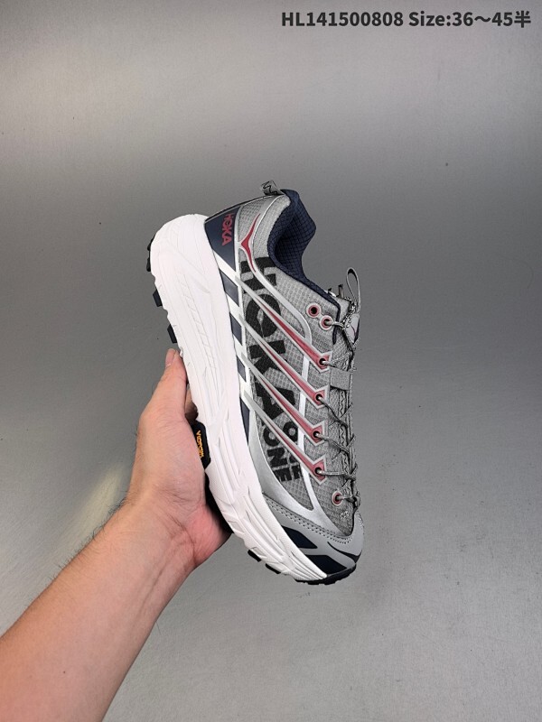 集合  HOKA U MAFATE THREE 2 全新配色  品牌来自于新西兰的毛利语，HOKA表示大地，ONE ONE表示飞越，连起来就是飞越地平线