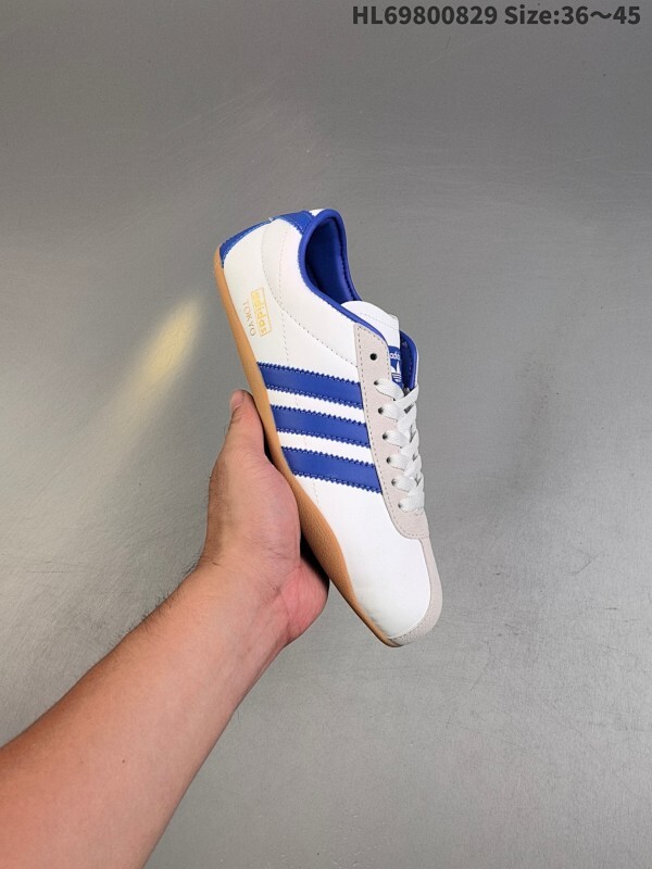 Adidas Tokyo W 舒适百搭经典休闲运动鞋  鞋面设计舒适贴合脚面 同时采用柔软材质 穿着轻便舒适 侧面刻有金色的标志 增添辨识度