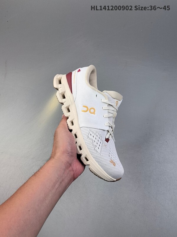 Cloudsurfer X 4全新综合体能训练运动鞋Cloud X4 舒适乐趣跑，缓震、轻量 On昂跑 Cloudsurfer上演中底“变形计” ，打破传统格局缔造柔软脚感