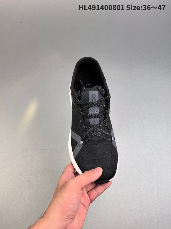 公司级✅On 昂跑 CLOUD X 4 AD 运动鞋 白色REVOLVE小众新款 多样训练•X形速度板 •柔软透气 •稳定支撑 中底采用 Helion™M superfoam 泡棉，提供出色缓震性能