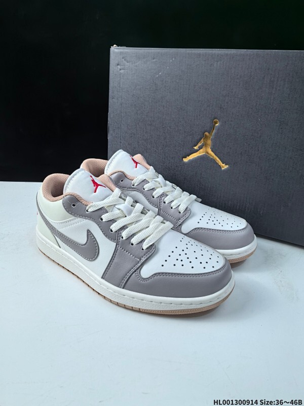 头层带半码 Air Jordan 1 Low "Sail" 低帮 帆白灰 AJ1 乔丹1代 aj1 乔1 低邦 米灰红 乔丹篮球鞋系列 鞋身整体以优质白色皮革面料打造