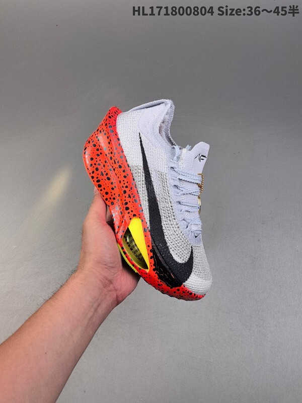 Nike/耐克 男女鞋真标半码制，原楦原纸版数据开发，采用全新Atomknit 3.0鞋面织物融合TPU丝半透明鞋面材质