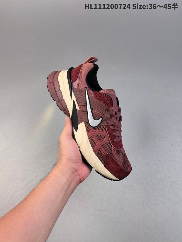 NIKE V2K Runtekk 黄白 减震防滑复古低帮跑步鞋 材质上使用大面积网眼 皮革 TPU 组成  支撑和透气性肯定不错