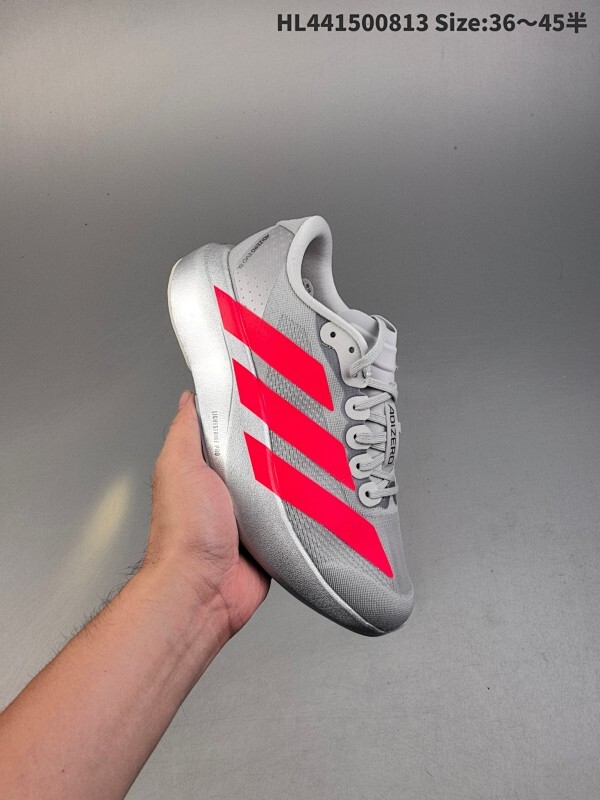 adidas Adizero Evo SL m 阿迪超轻透气缓震跑鞋，以令人难以置信的138克重量，刷新了跑鞋轻量化的记录，阿迪在材料科学和工艺技术上的深厚积累