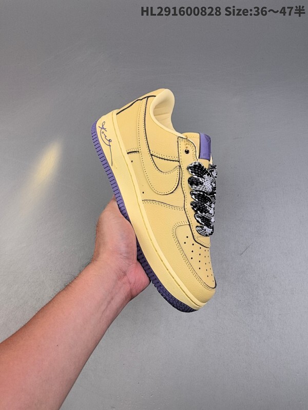 公司级✅耐克Nike AIR FORCE 1‘07 空军一号低帮百搭休闲运动板鞋。柔软、弹性十足的缓震性能和出色的中底设计