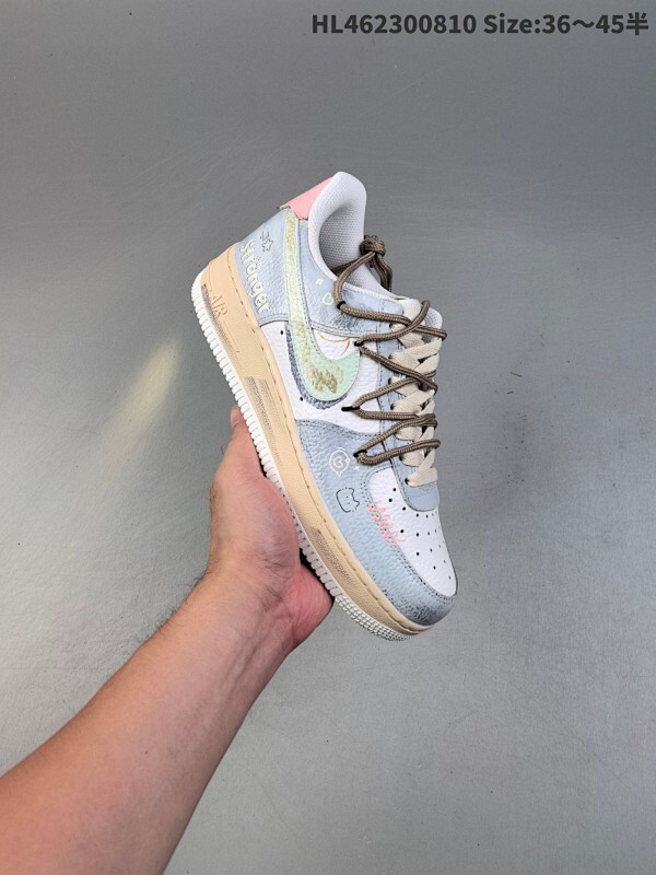 集合  公司级！耐克Nike Air Force 1“07空军一号低帮百搭休闲运动板鞋。柔软、弹性十足的缓震性能和出色的中底设计