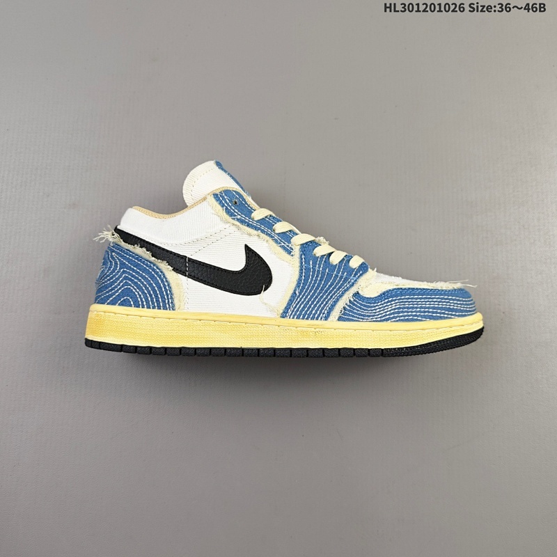 120 Air Jordan 1 Low 低帮 刺子绣白蓝黑 AJ1 乔丹1代 aj1 乔1 低邦 做旧刺子绣 乔丹篮球鞋系列 整双鞋以白色为主调，辅以单宁蓝色、黑色点缀，视觉效果简约却不简单。鞋身选